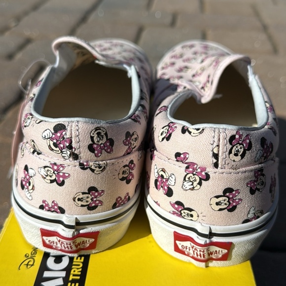 LIMITED EDITION Minnie Mouse Disney Vans - Picture 3 of 7